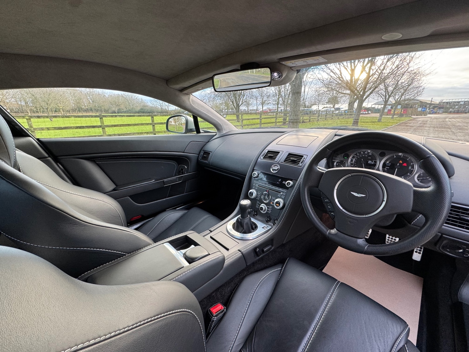 Used Aston Martin Vantage 2011 for sale - 77339648: Photo 26