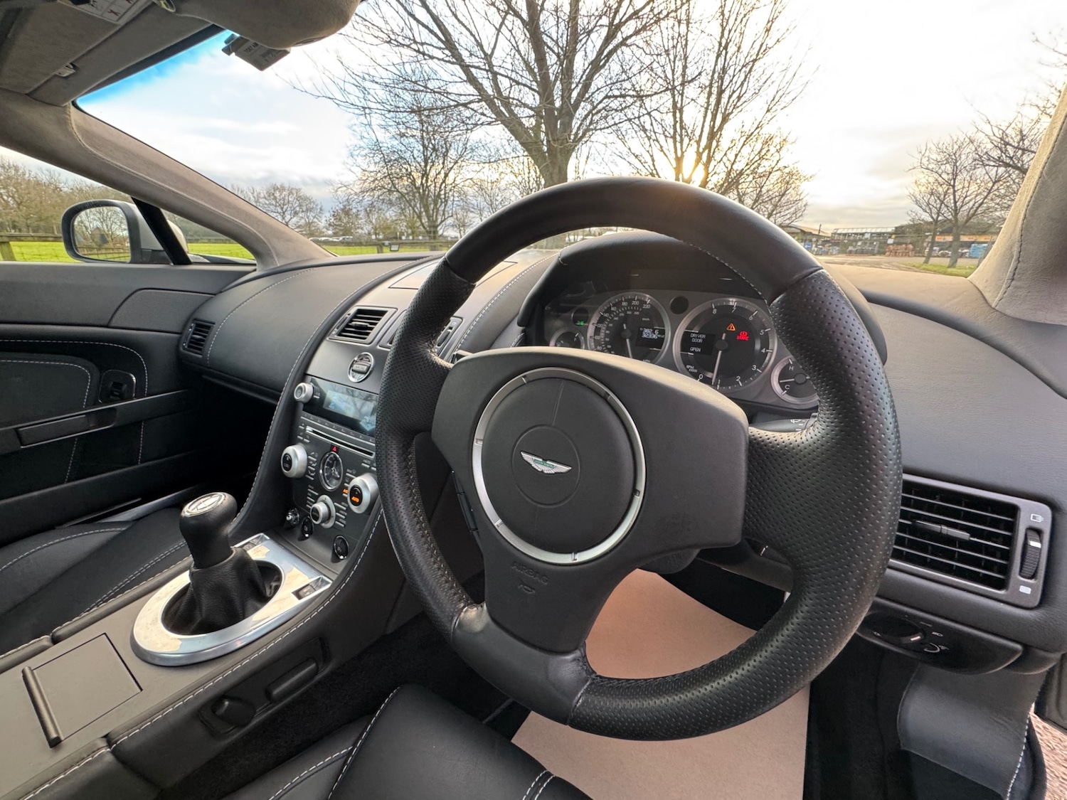 Used Aston Martin Vantage 2011 for sale - 77339648: Photo 27