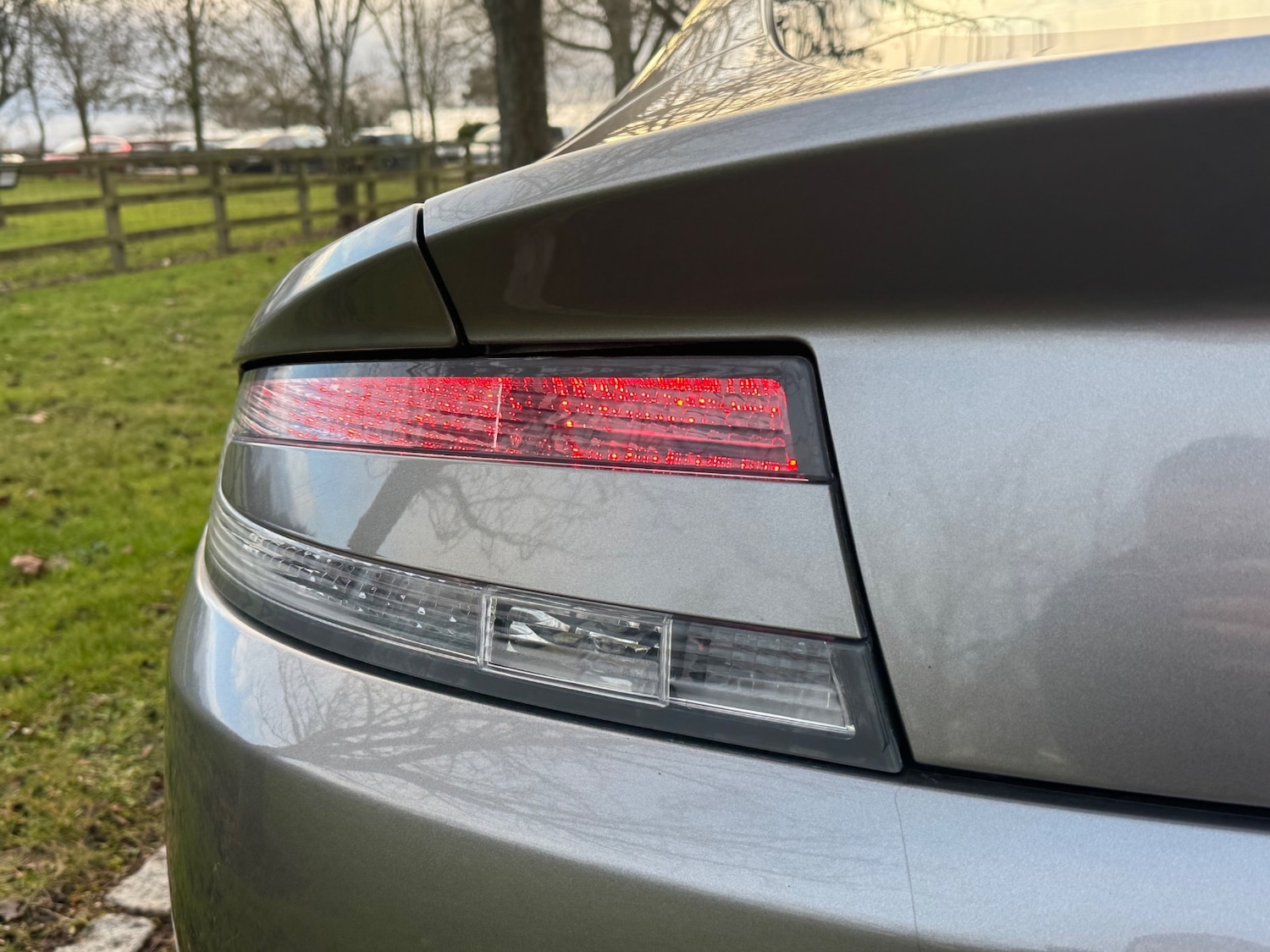 Used Aston Martin Vantage 2011 for sale - 77339648: Photo 4