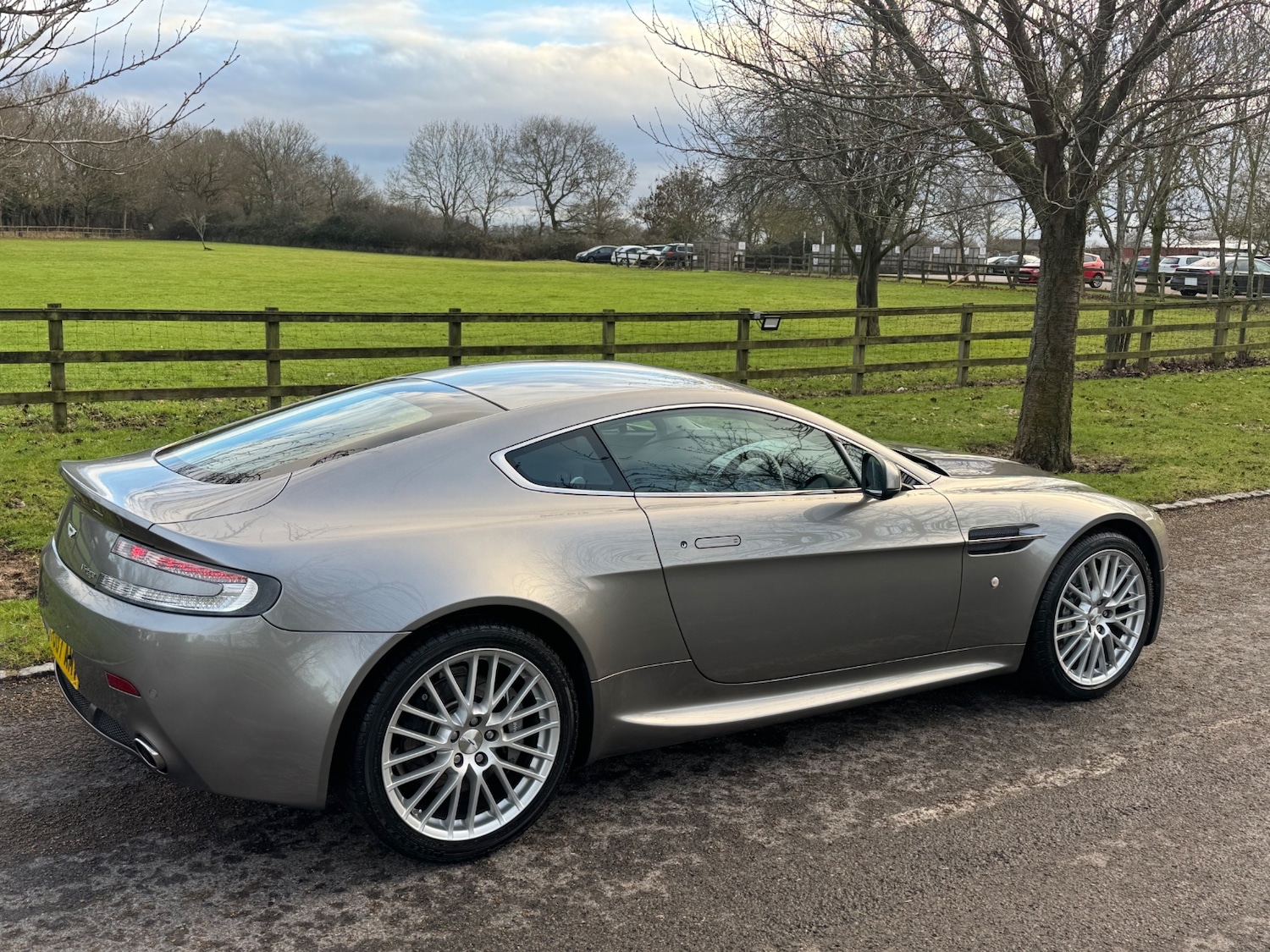 Used Aston Martin Vantage 2011 for sale - 77339648: Photo 5