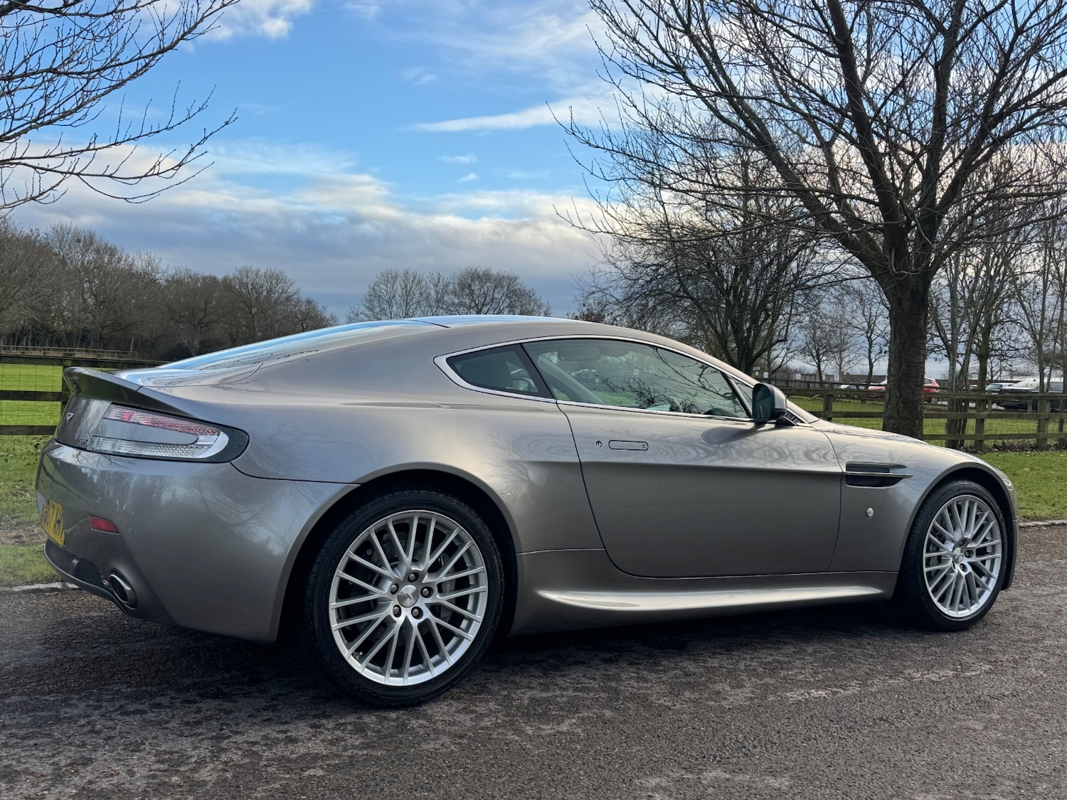Used Aston Martin Vantage 2011 for sale - 77339648: Photo 7