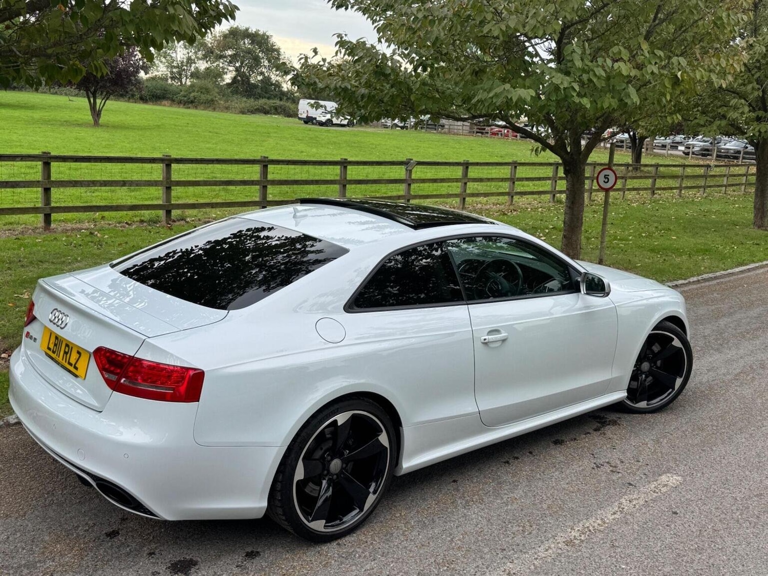 Used Audi RS5 2011 for sale - 77445659: Photo 2