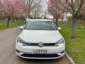 Used Volkswagen Golf 2019 for sale - 78584443: Photo