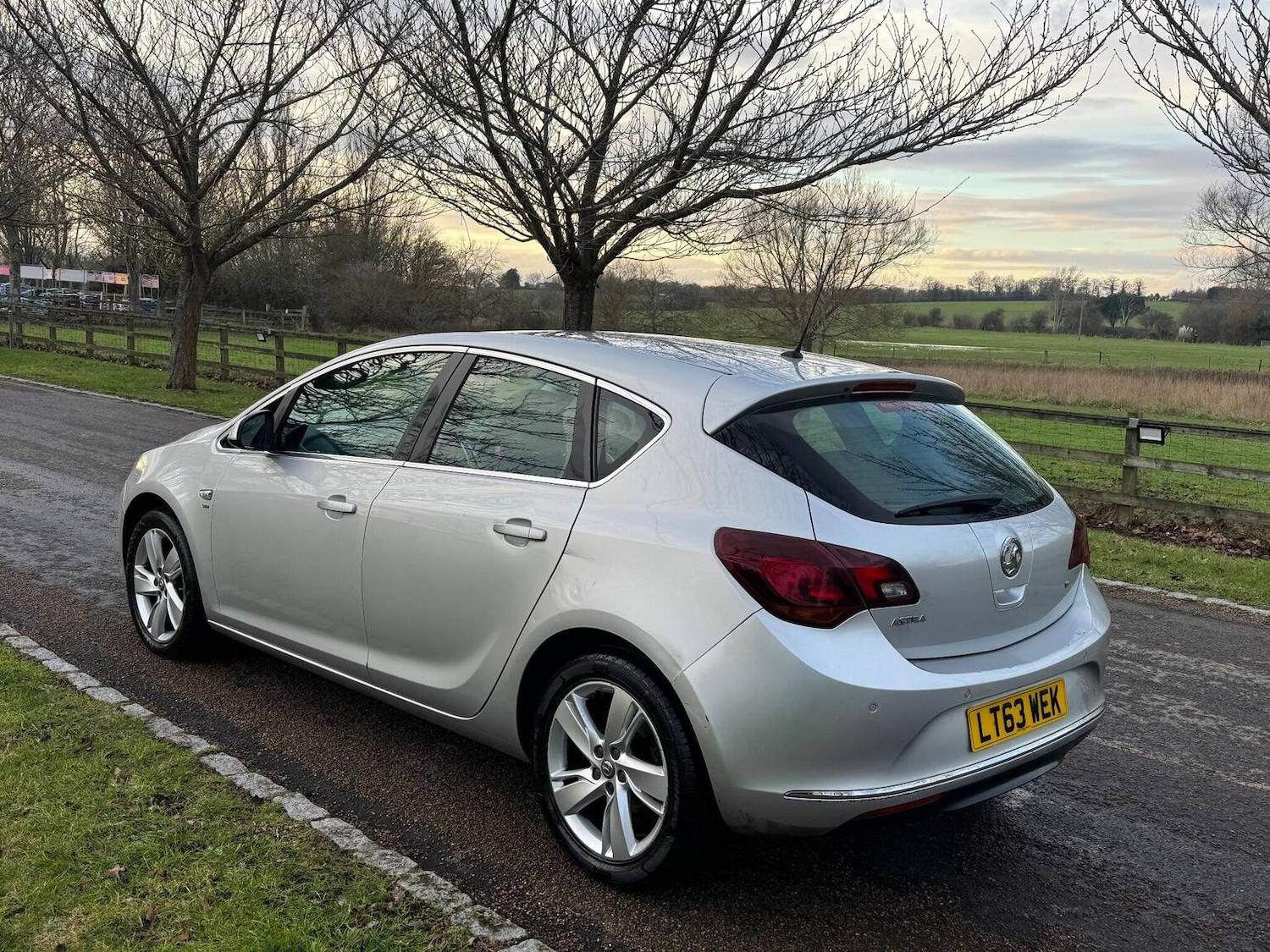 Used Vauxhall Astra 2013 for sale - 77445693: Photo 2