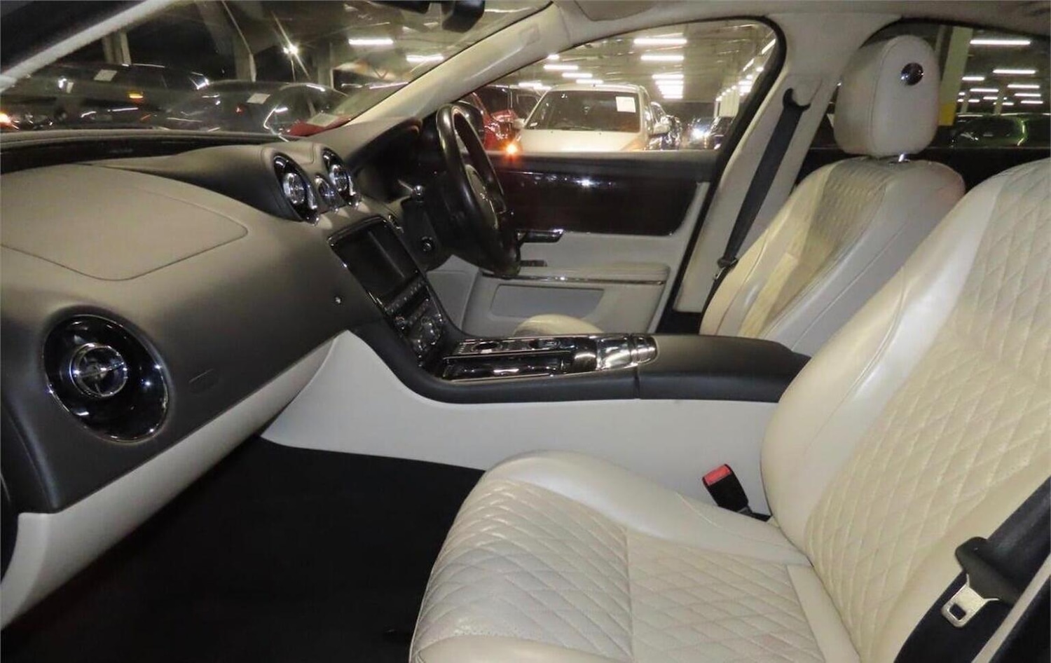 Used Jaguar XJ 2016 for sale - 78121591: Photo 2