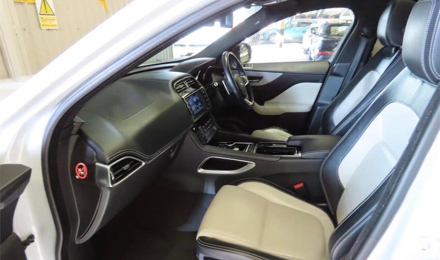 Used Jaguar F-Pace 2018 for sale - 77961999: Photo 2