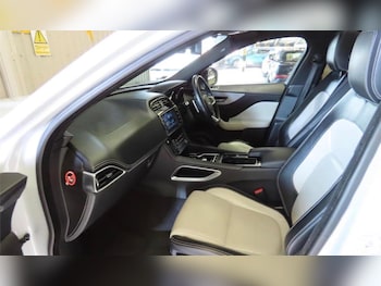 Used Jaguar F-Pace 2018 for sale - 77961999: Photo