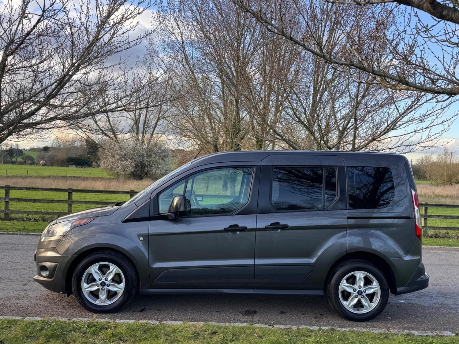 Used Ford Tourneo Connect 2017 for sale - 77822398: Photo 2