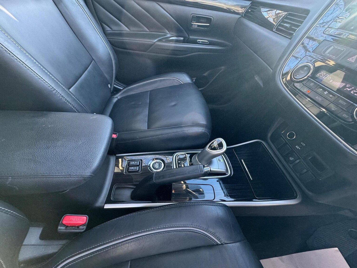 Used Mitsubishi Outlander 2015 for sale - 77445684: Photo 32