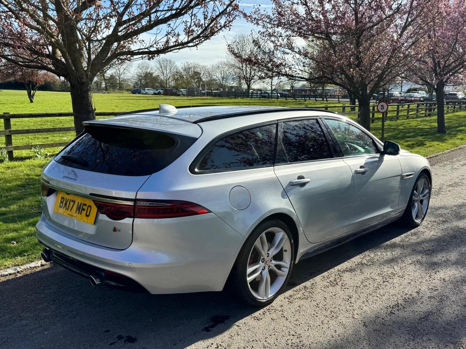 Used Jaguar XF 2019 for sale - 78149663: Photo 2