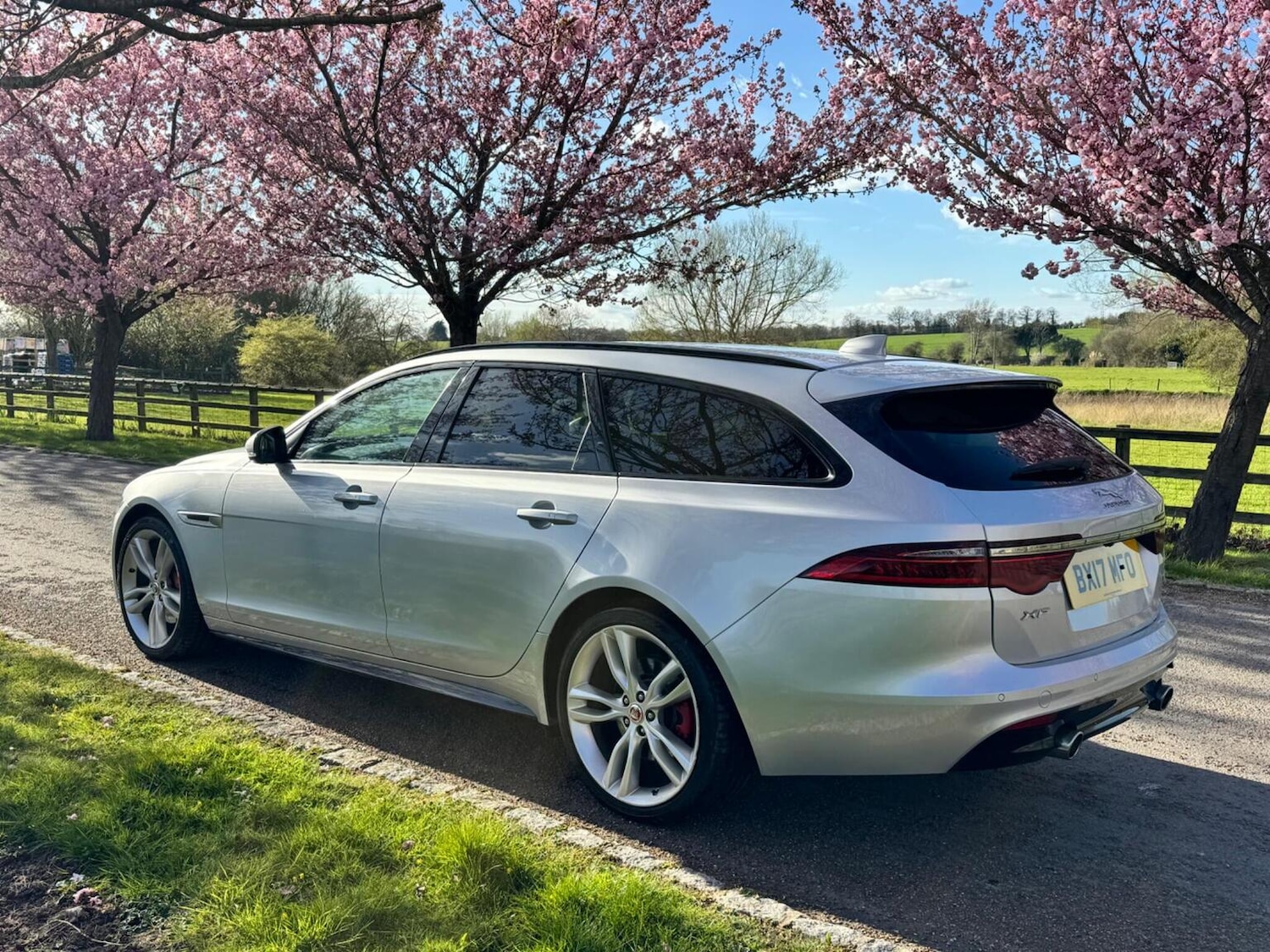 Used Jaguar XF 2019 for sale - 78149663: Photo 4
