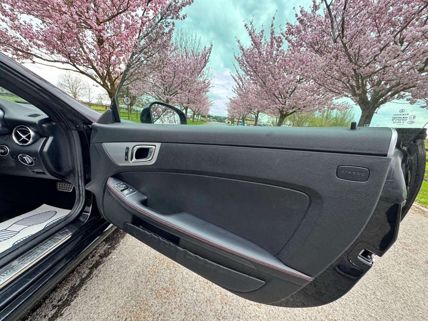 Used Mercedes-Benz SLK 2011 for sale - 77649538: Photo 25