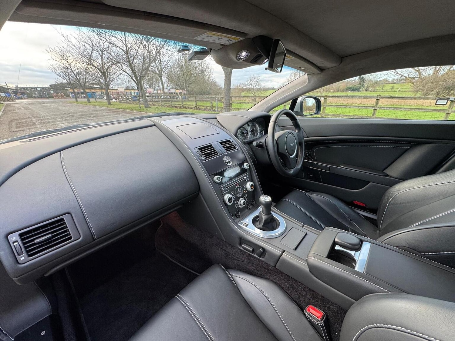 Used Aston Martin Vantage 2011 for sale - 77445672: Photo 14