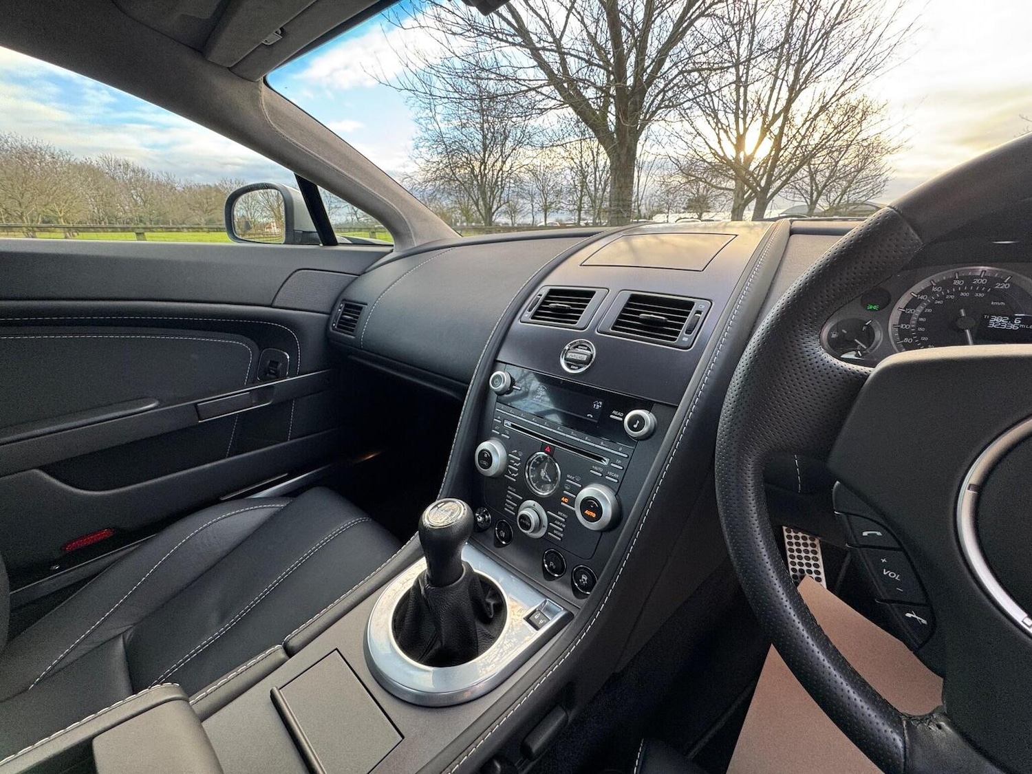 Used Aston Martin Vantage 2011 for sale - 77445672: Photo 15