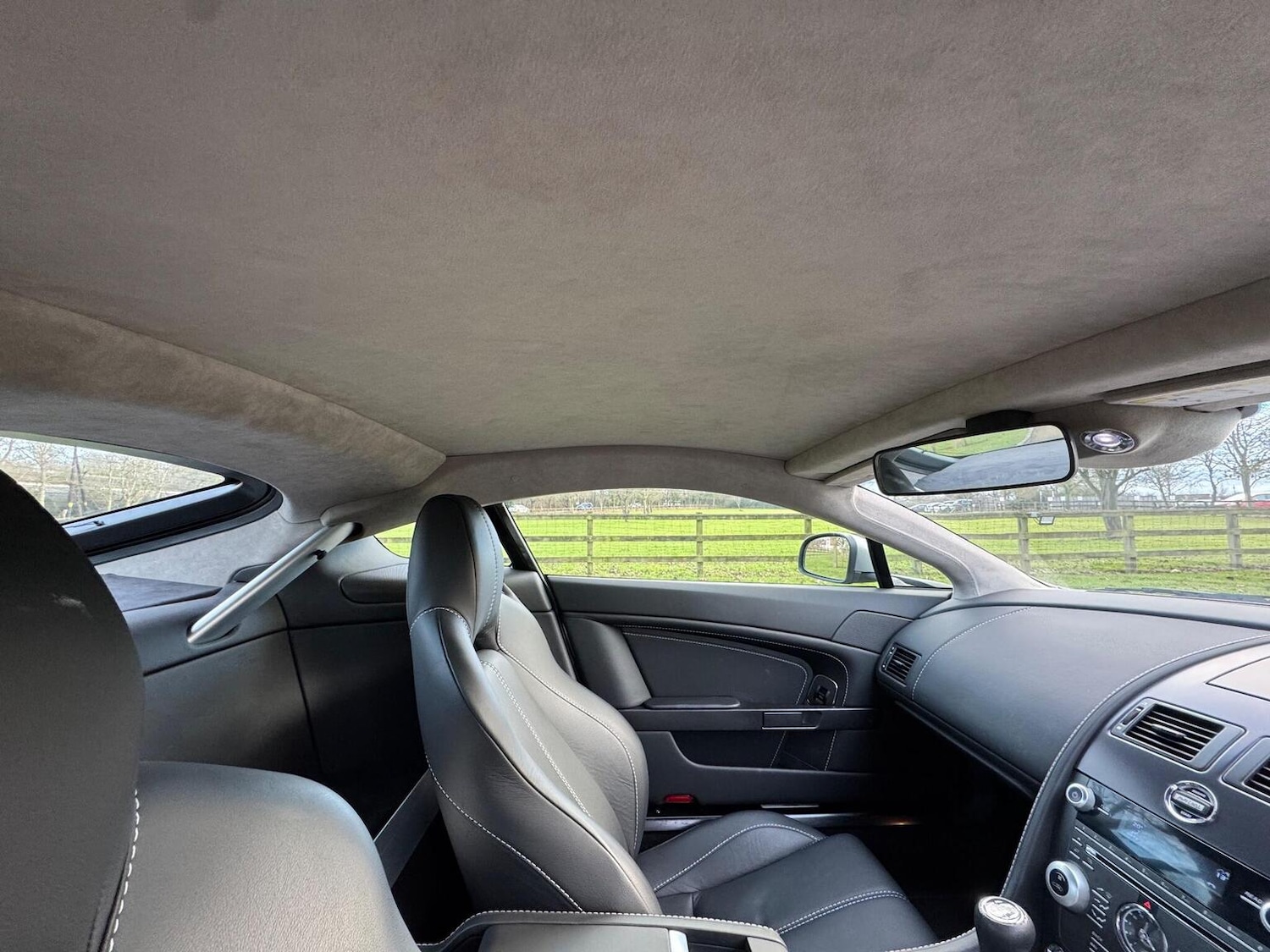 Used Aston Martin Vantage 2011 for sale - 77445672: Photo 17