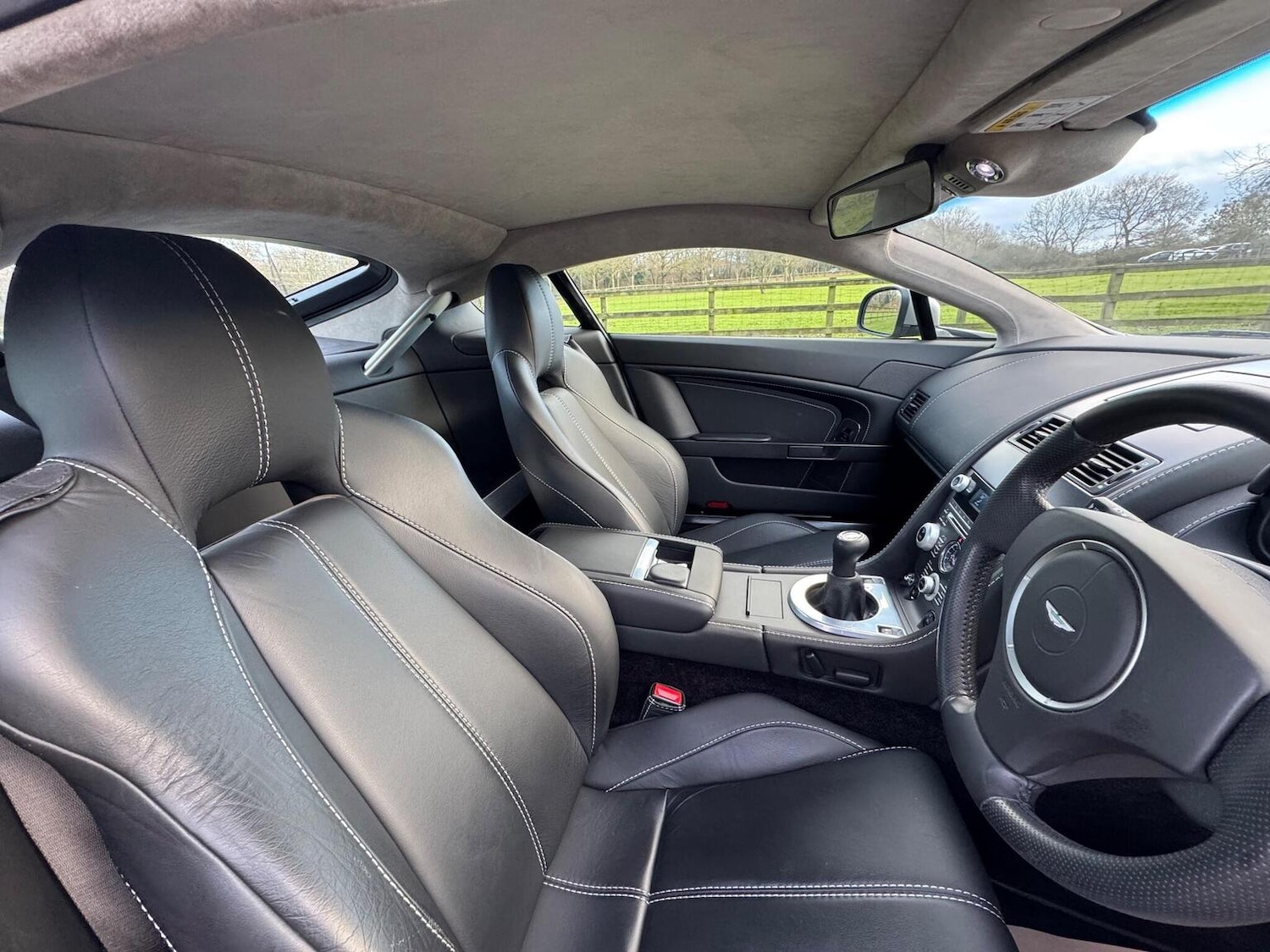 Used Aston Martin Vantage 2011 for sale - 77445672: Photo 19