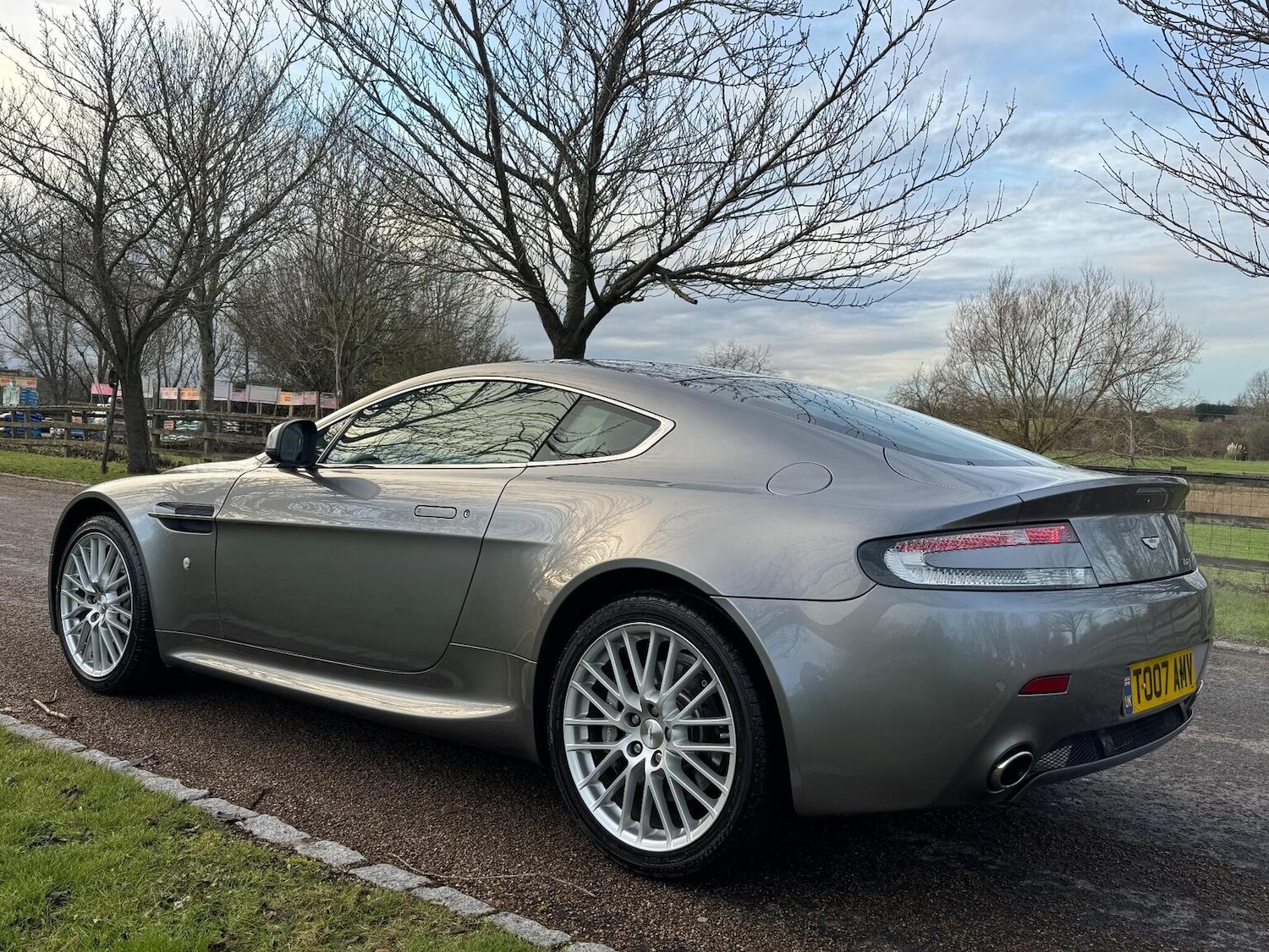 Used Aston Martin Vantage 2011 for sale - 77445672: Photo 3