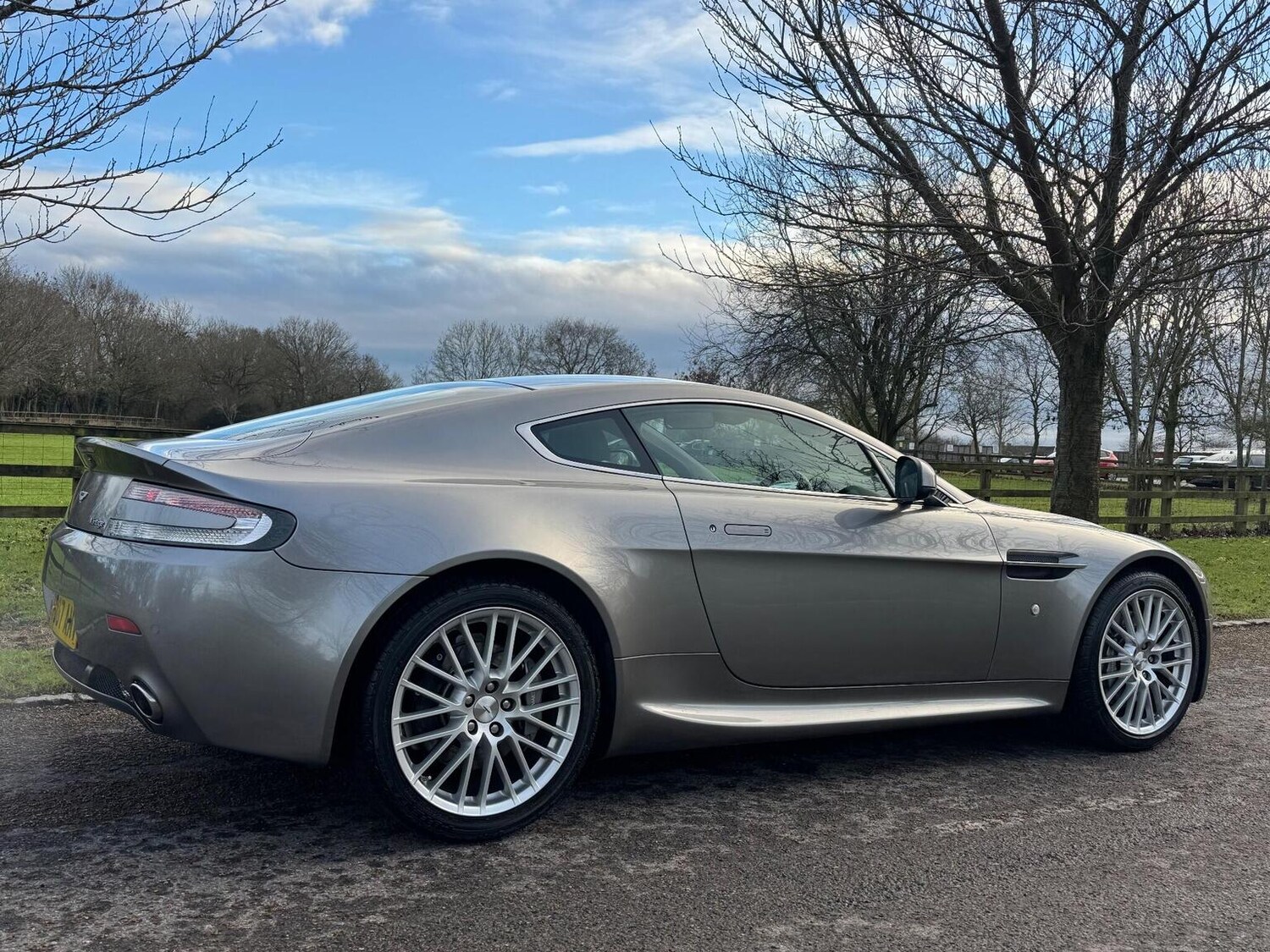 Used Aston Martin Vantage 2011 for sale - 77445672: Photo 33