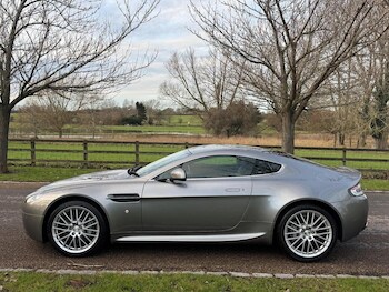 Used Aston Martin Vantage 2011 for sale - 77445672: Photo
