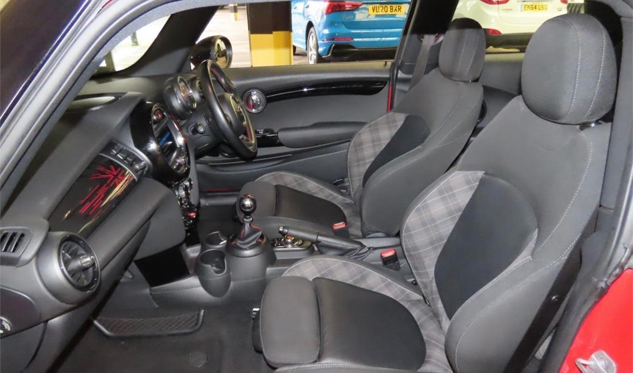 Used MINI Hatch 2018 for sale - 76576169: Photo 2