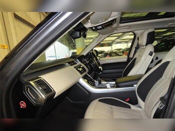 Used Land Rover Range Rover Sport 2018 for sale - 77921392: Photo