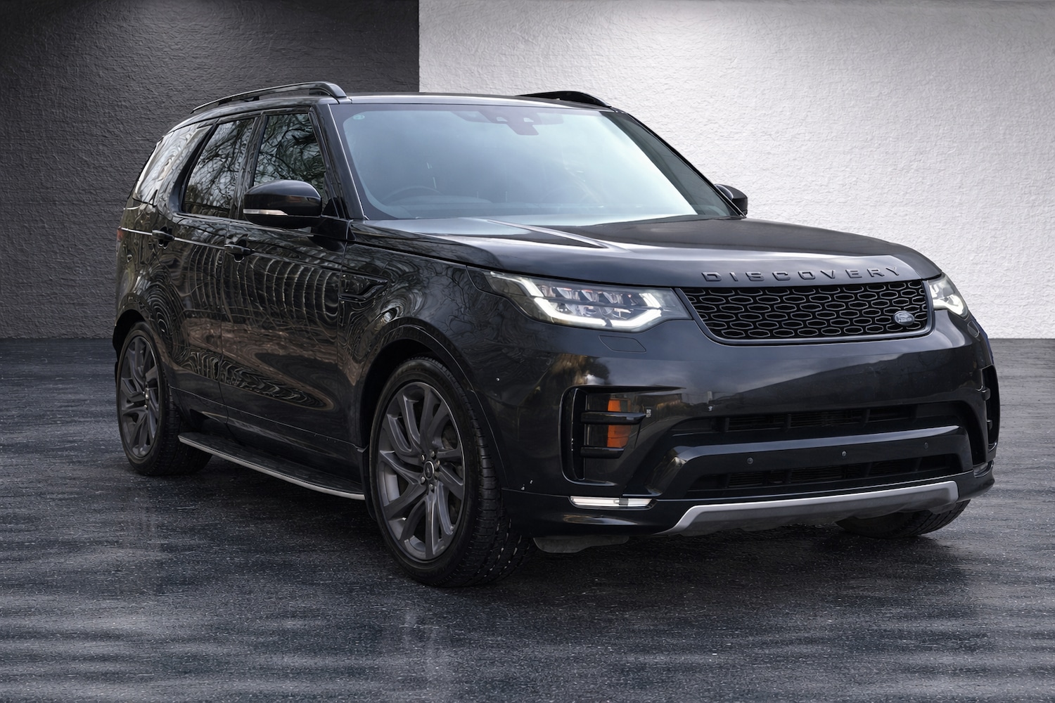 Used Land Rover Discovery 2017 for sale - 77977324: Photo 1