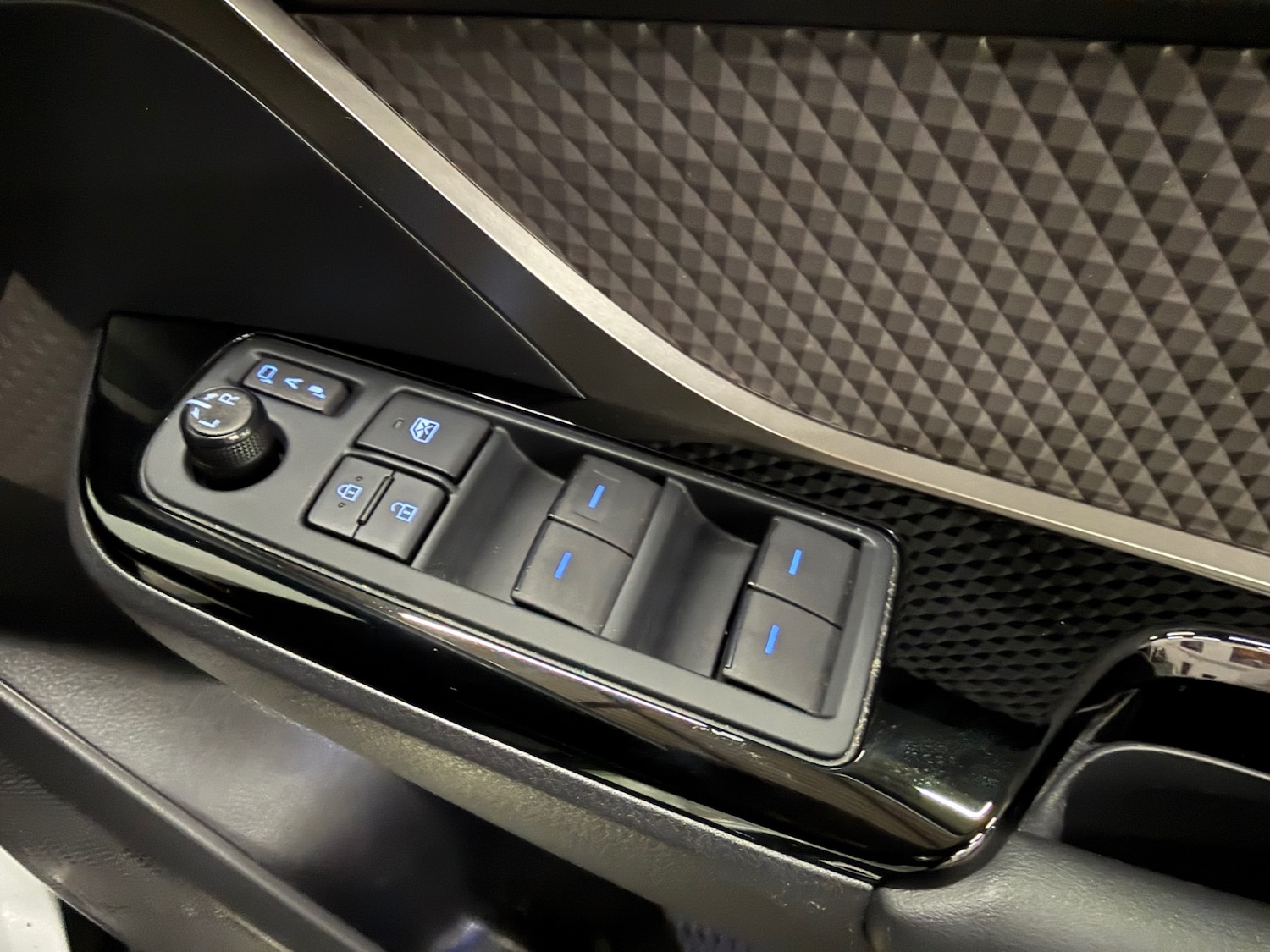 Used Toyota C-HR 2023 for sale - 77207713: Photo 41