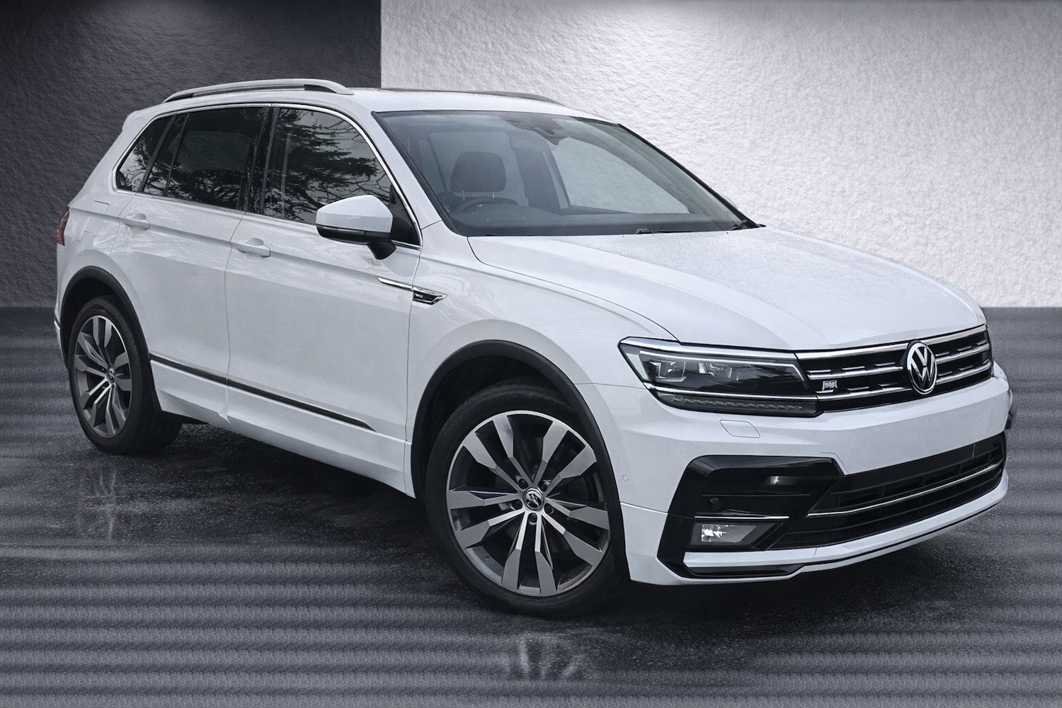 Used Volkswagen Tiguan 2017 for sale - 77980818: Photo 1
