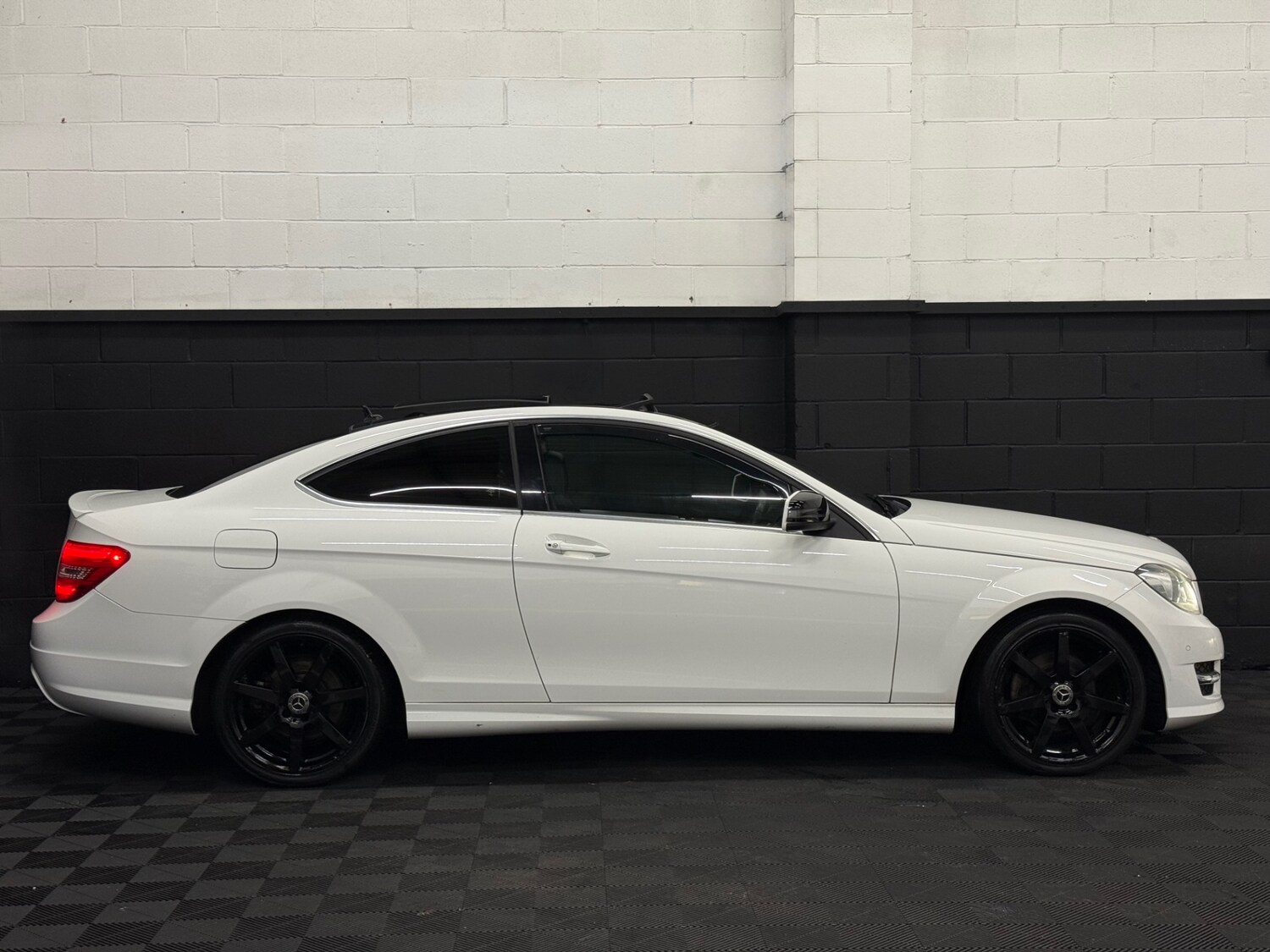 Used Mercedes-Benz C Class 2014 for sale - 77450810: Photo 2