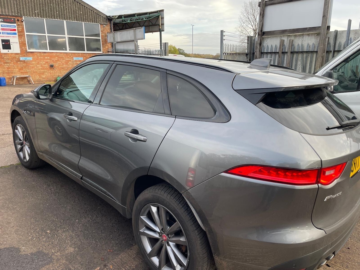 Used Jaguar F-Pace 2017 for sale - 76505677: Photo 5