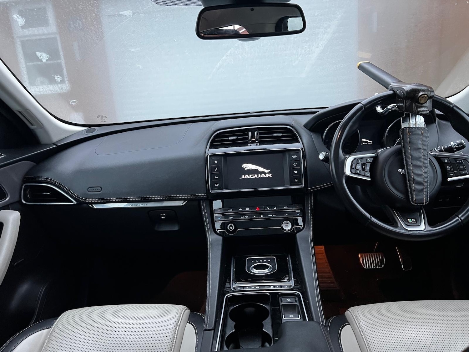 Used Jaguar F-Pace 2017 for sale - 76505677: Photo 6