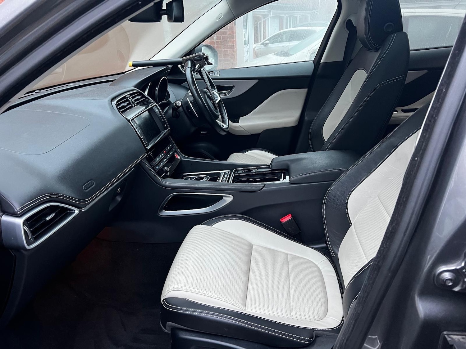 Used Jaguar F-Pace 2017 for sale - 76505677: Photo 9