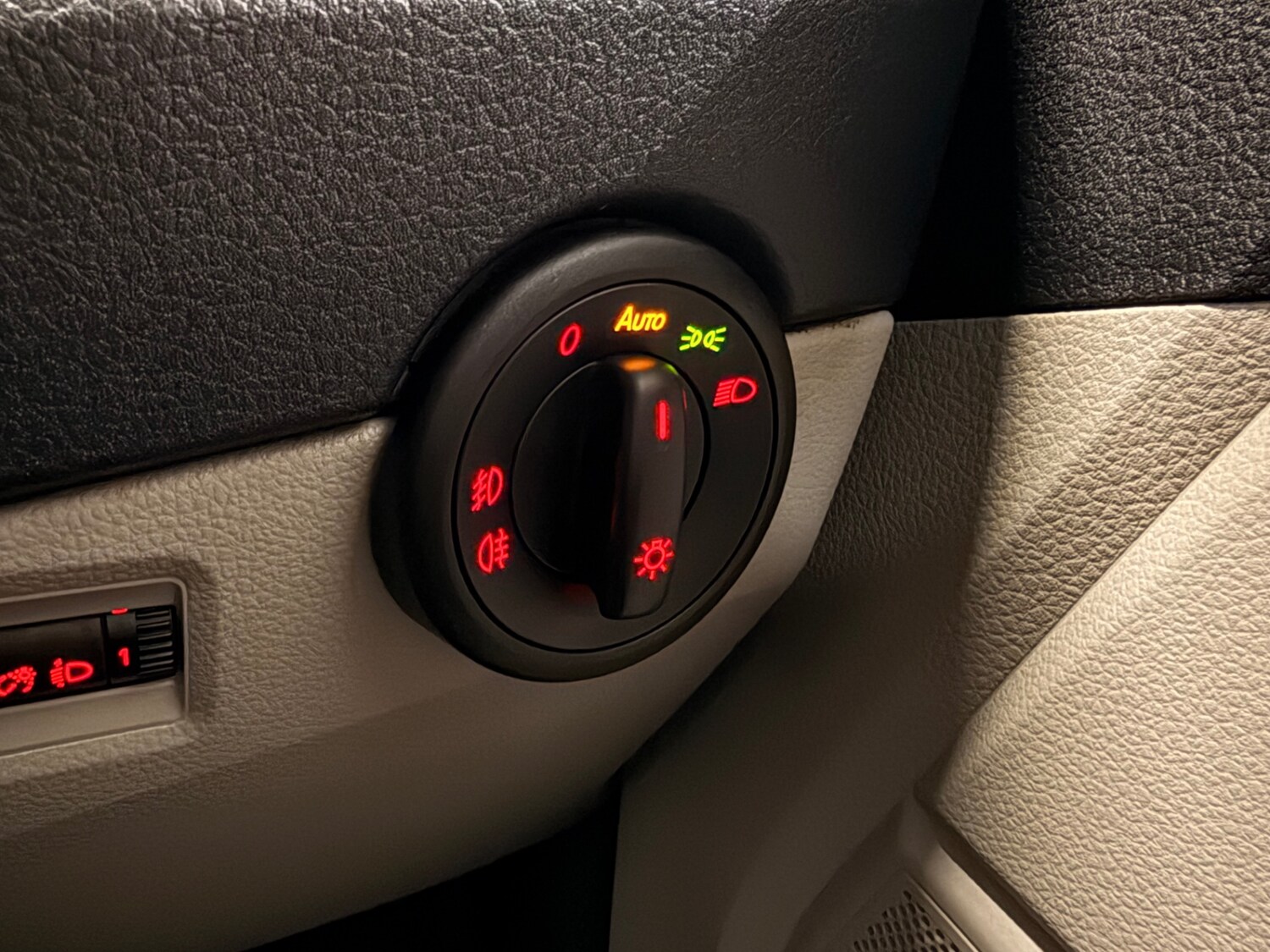 Used Volkswagen Transporter 2015 for sale - 77502948: Photo 48