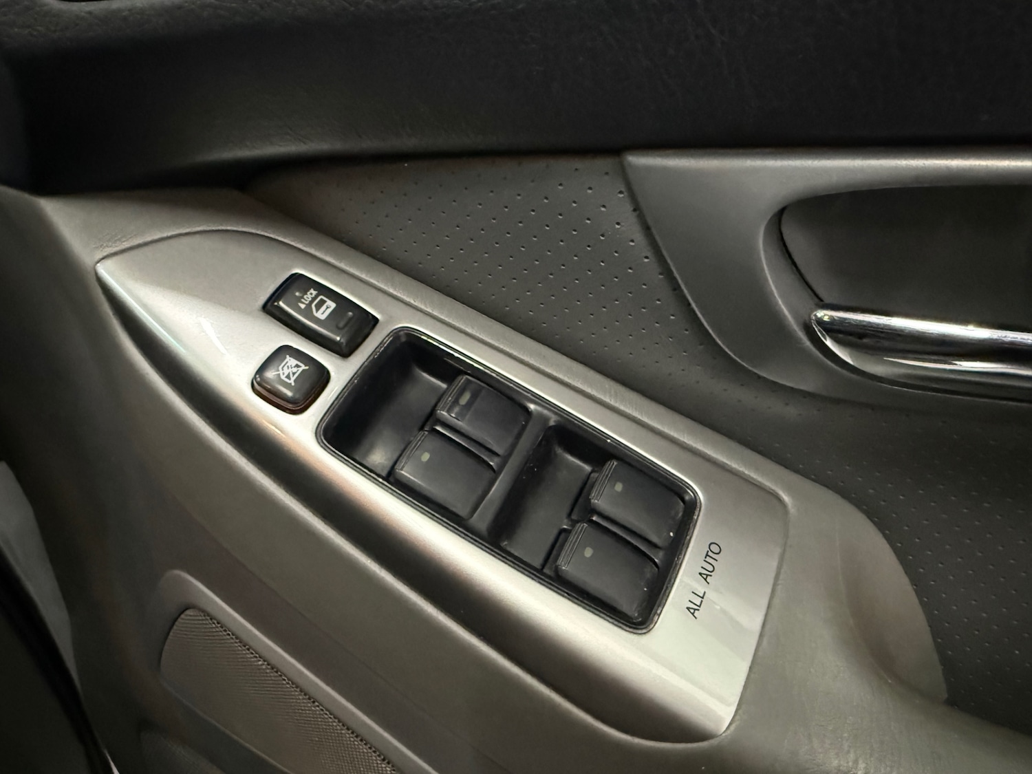 Used Toyota Land Cruiser 2010 for sale - 76425885: Photo 33