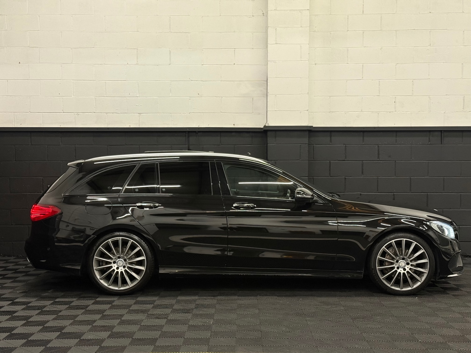 Used Mercedes-Benz C Class 2016 for sale - 76778199: Photo 2