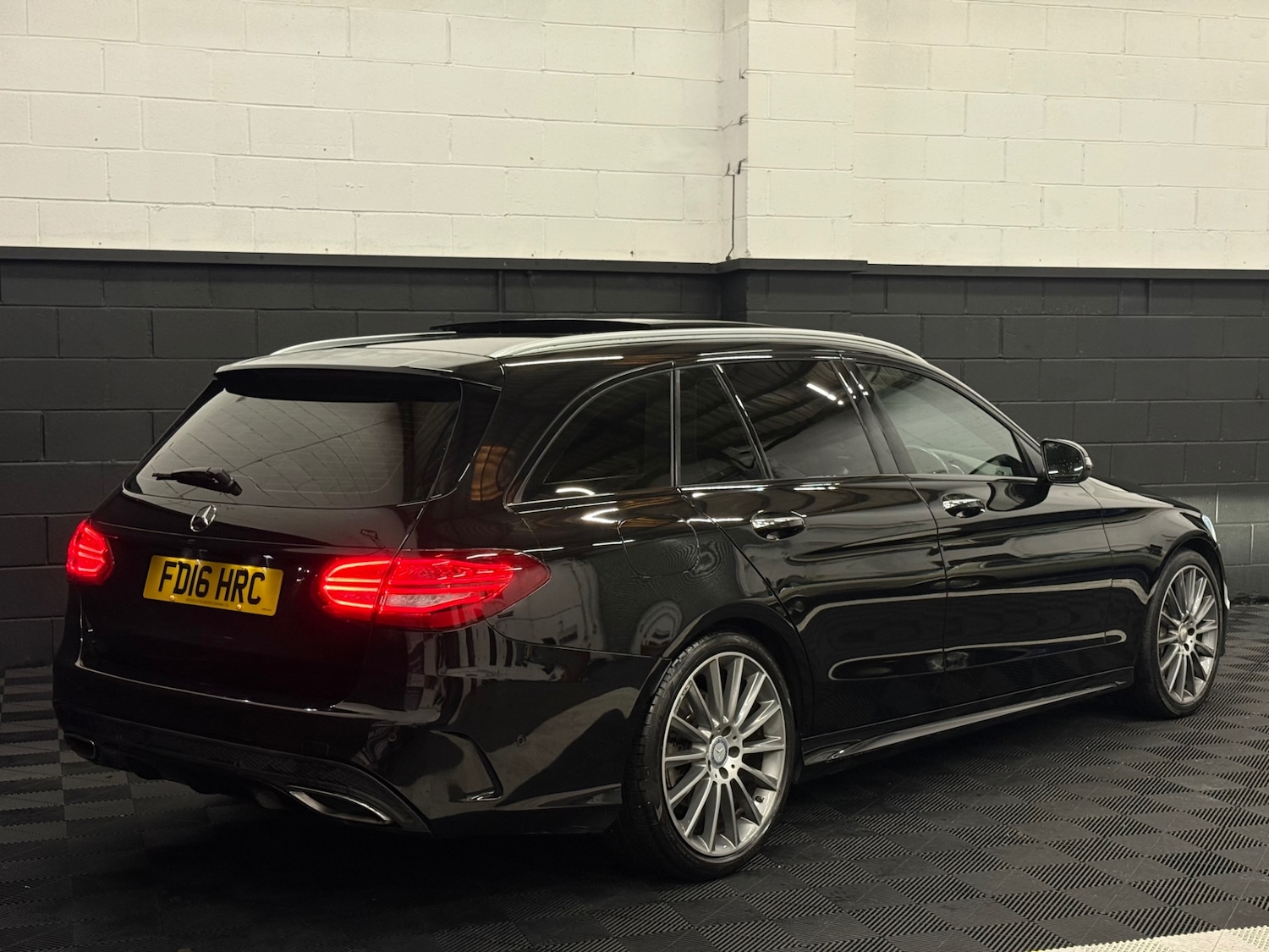 Used Mercedes-Benz C Class 2016 for sale - 76778199: Photo 3