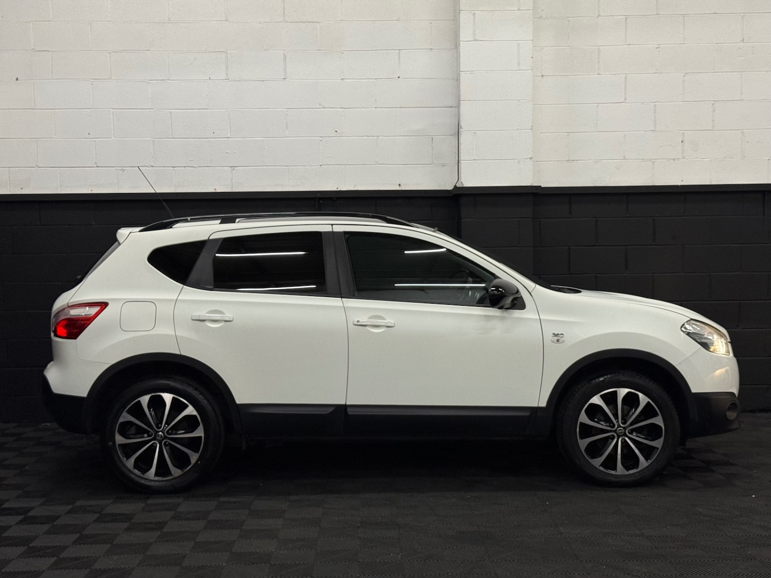 Used Nissan Qashqai 2013 for sale - 77744333: Photo 2