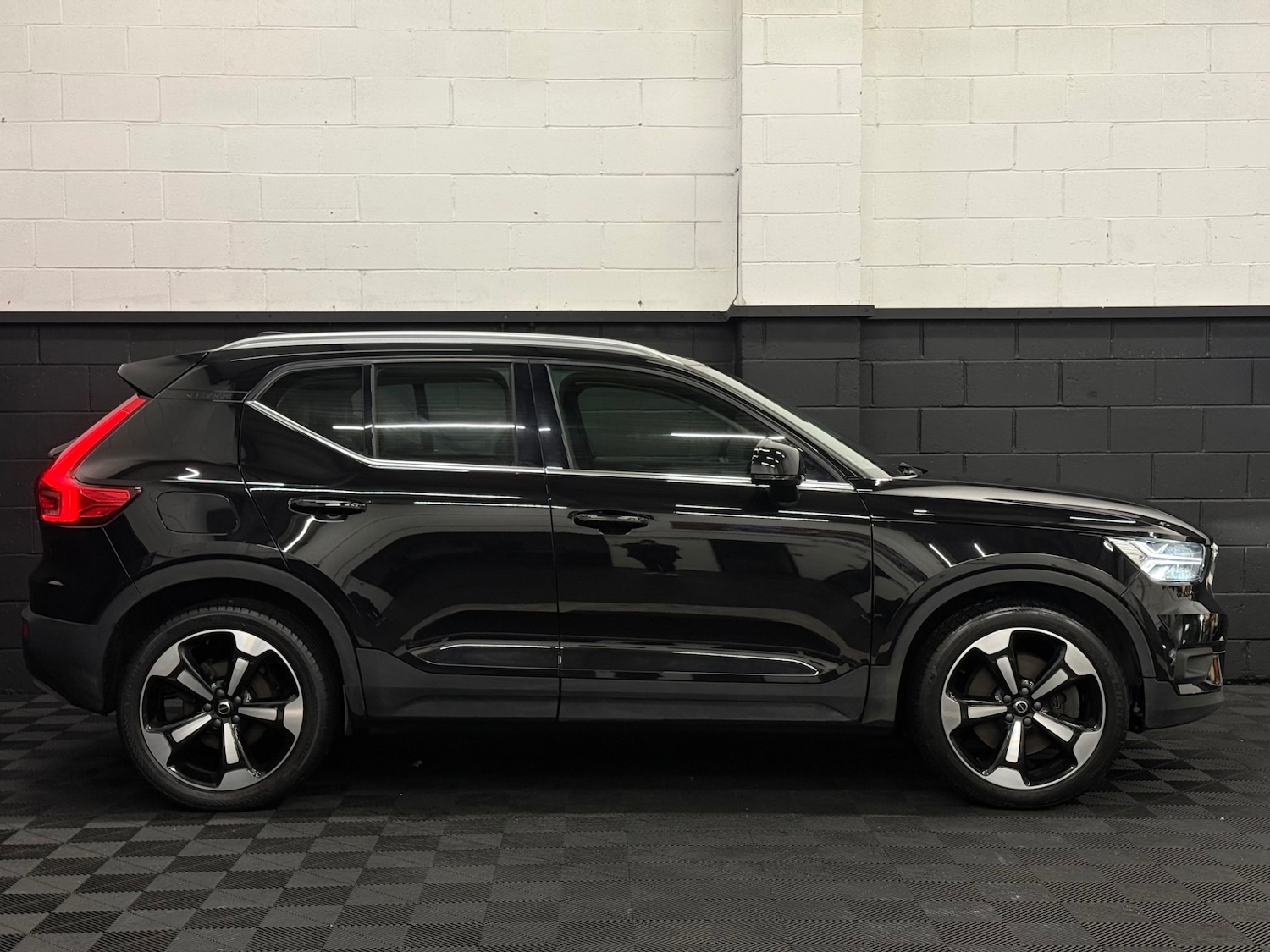 Used Volvo XC40 2021 for sale - 77208617: Photo 2