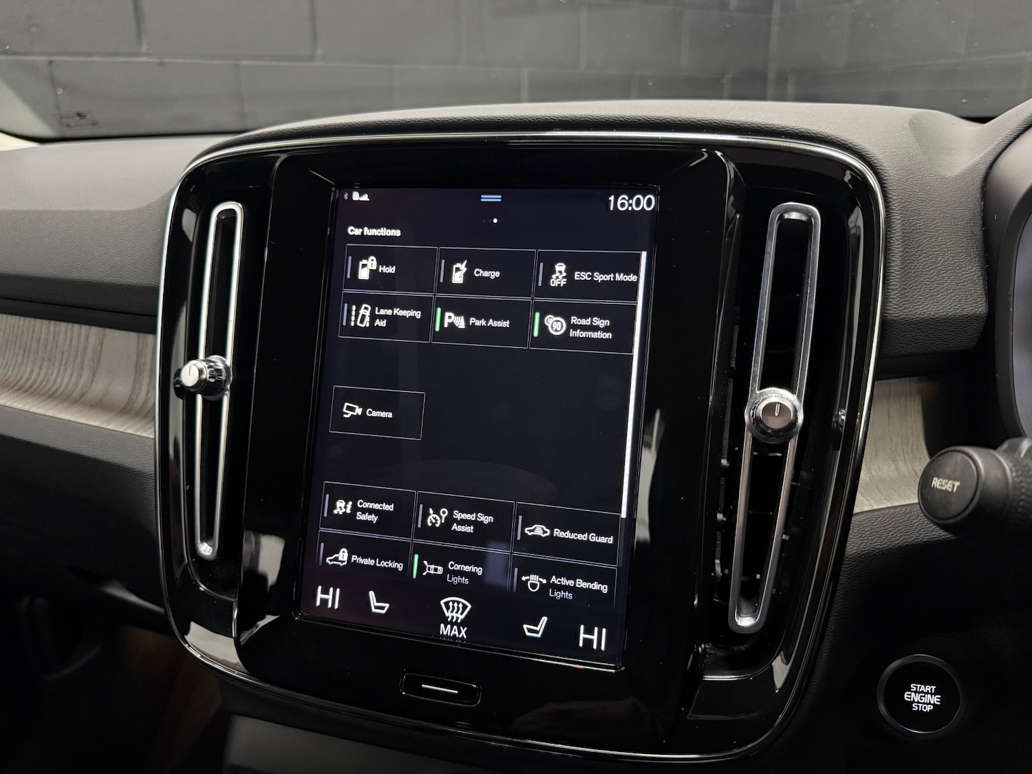 Used Volvo XC40 2021 for sale - 77208617: Photo 24