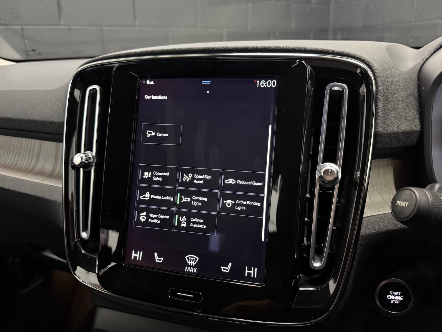 Used Volvo XC40 2021 for sale - 77208617: Photo 25