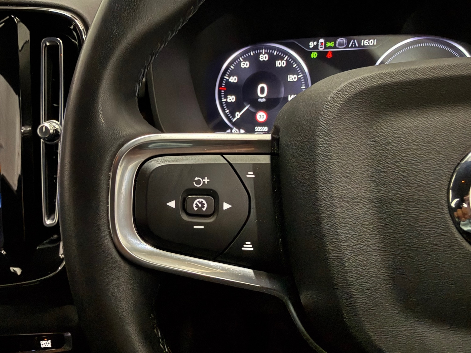 Used Volvo XC40 2021 for sale - 77208617: Photo 31