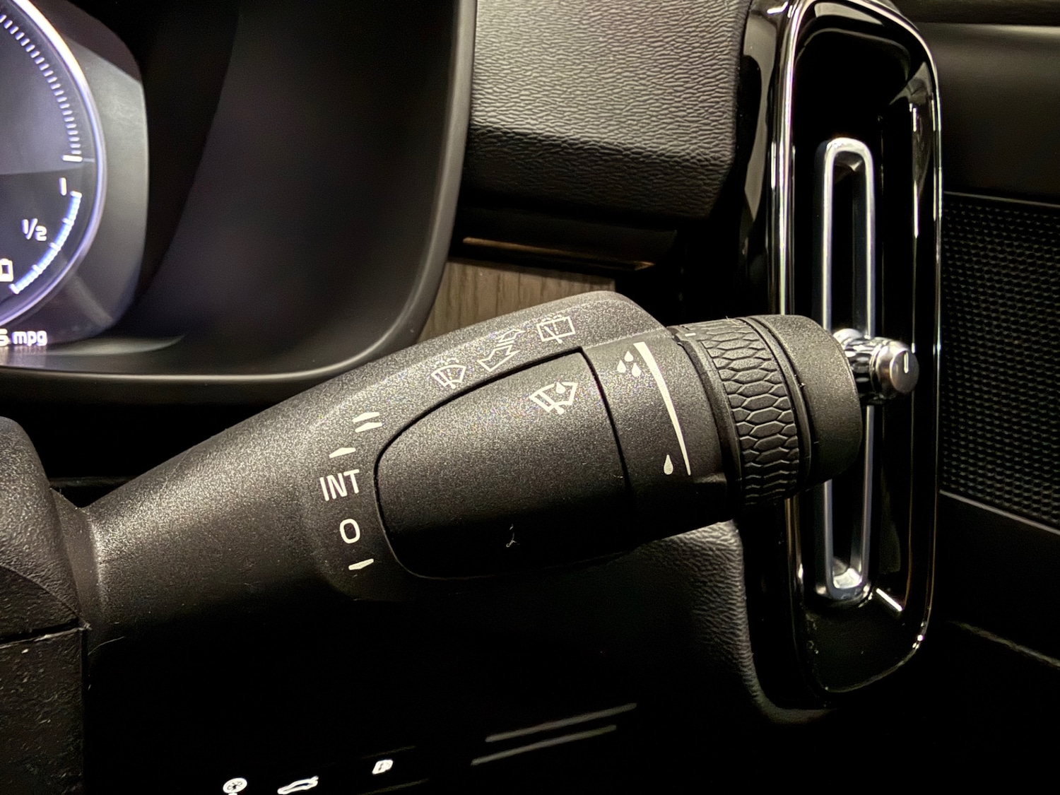 Used Volvo XC40 2021 for sale - 77208617: Photo 35