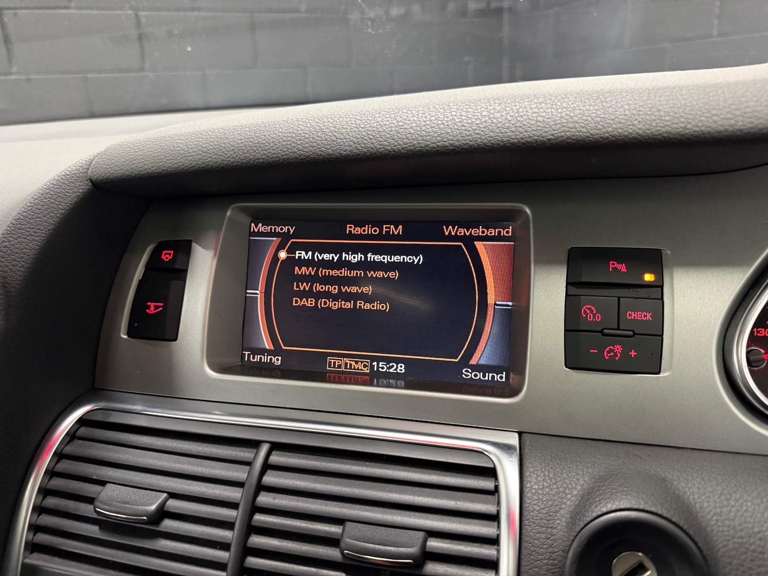 Used Audi Q7 2009 for sale - 77247653: Photo 26