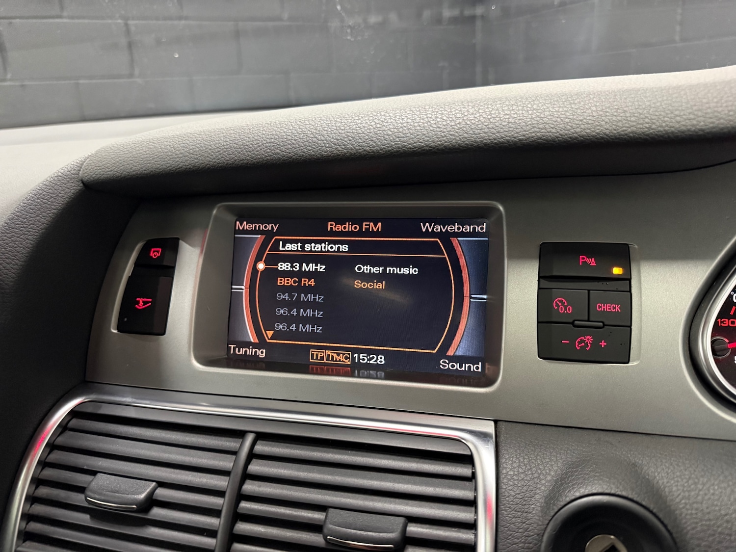 Used Audi Q7 2009 for sale - 77247653: Photo 27