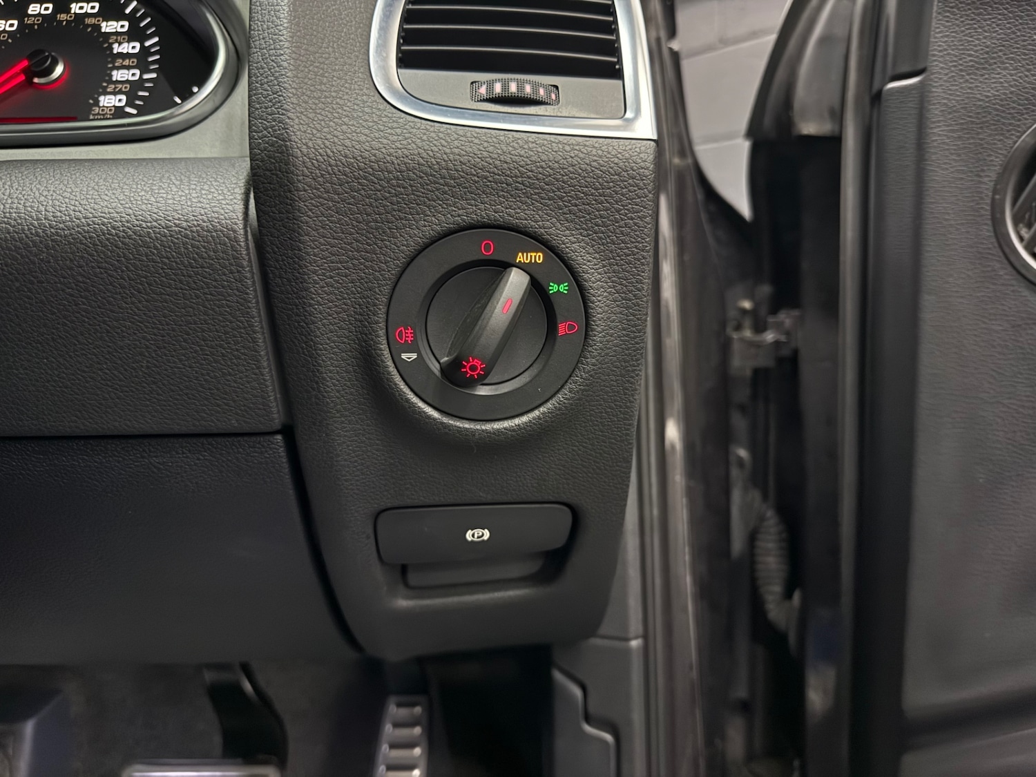 Used Audi Q7 2009 for sale - 77247653: Photo 48