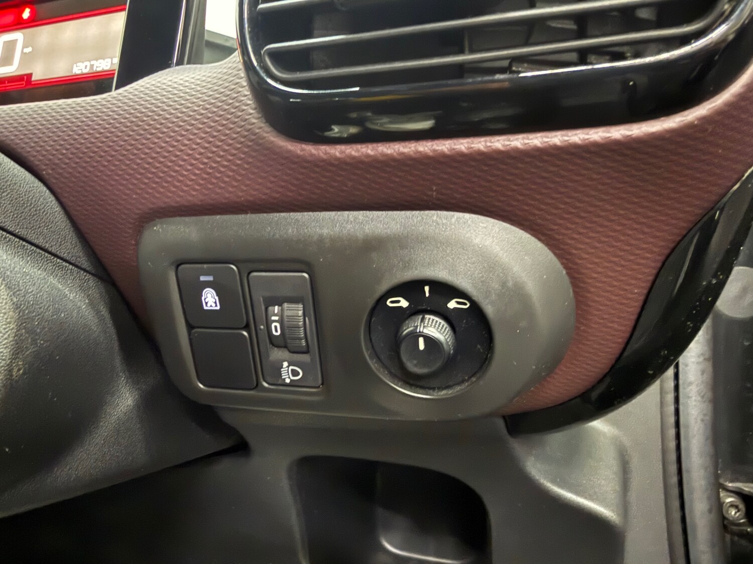 Used Citroen C4 Cactus 2018 for sale - 76847015: Photo 30