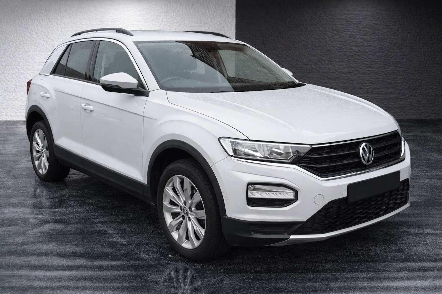 Used Volkswagen T-Roc 2019 for sale - 77965335: Photo 1