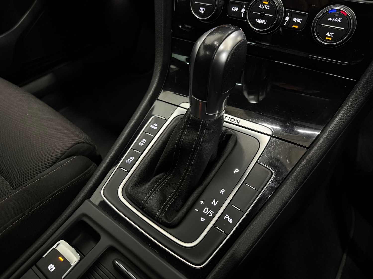 Used Volkswagen Golf 2018 for sale - 76969827: Photo 32