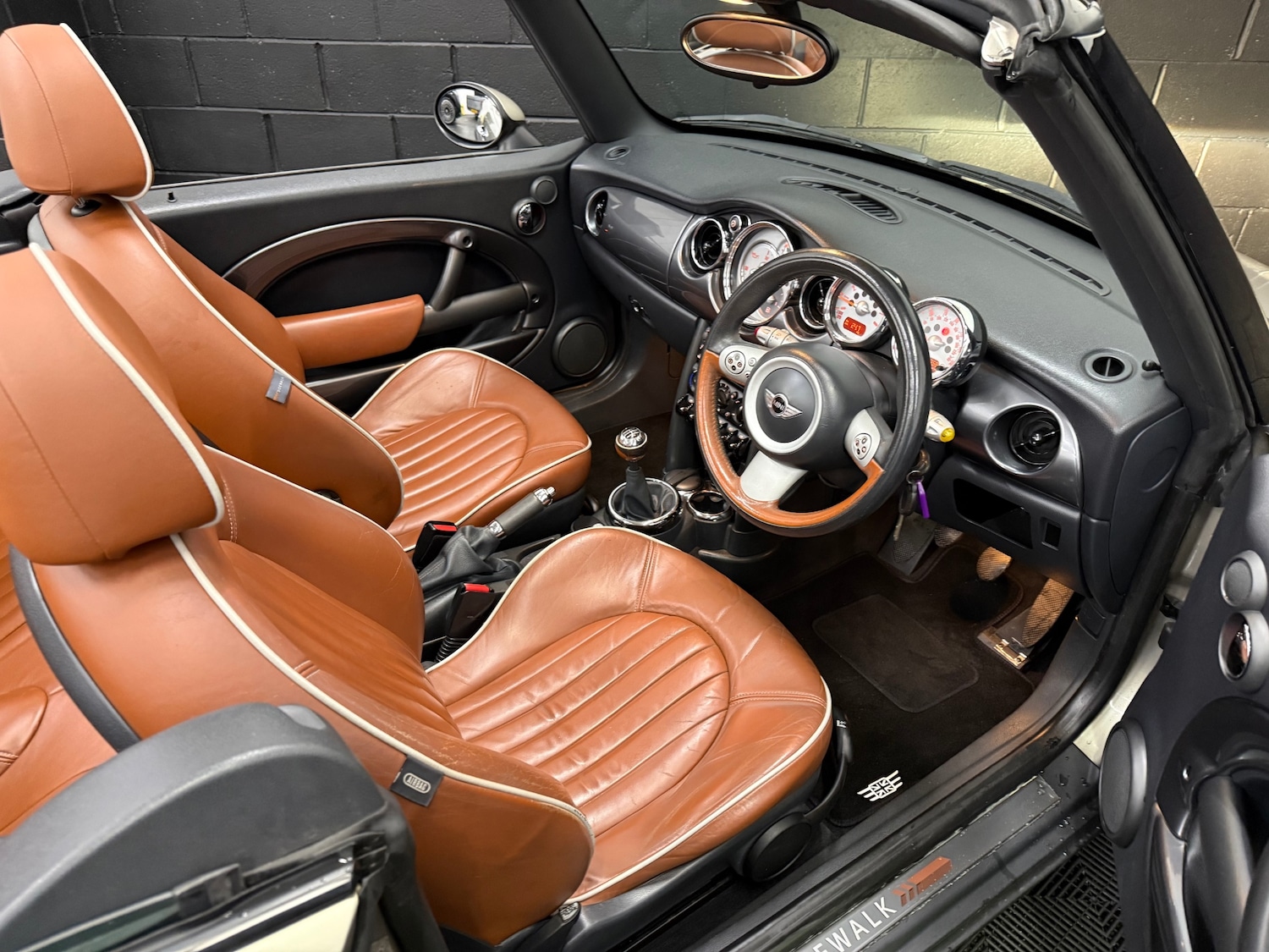 Used MINI Convertible 2008 for sale - 76845993: Photo 10