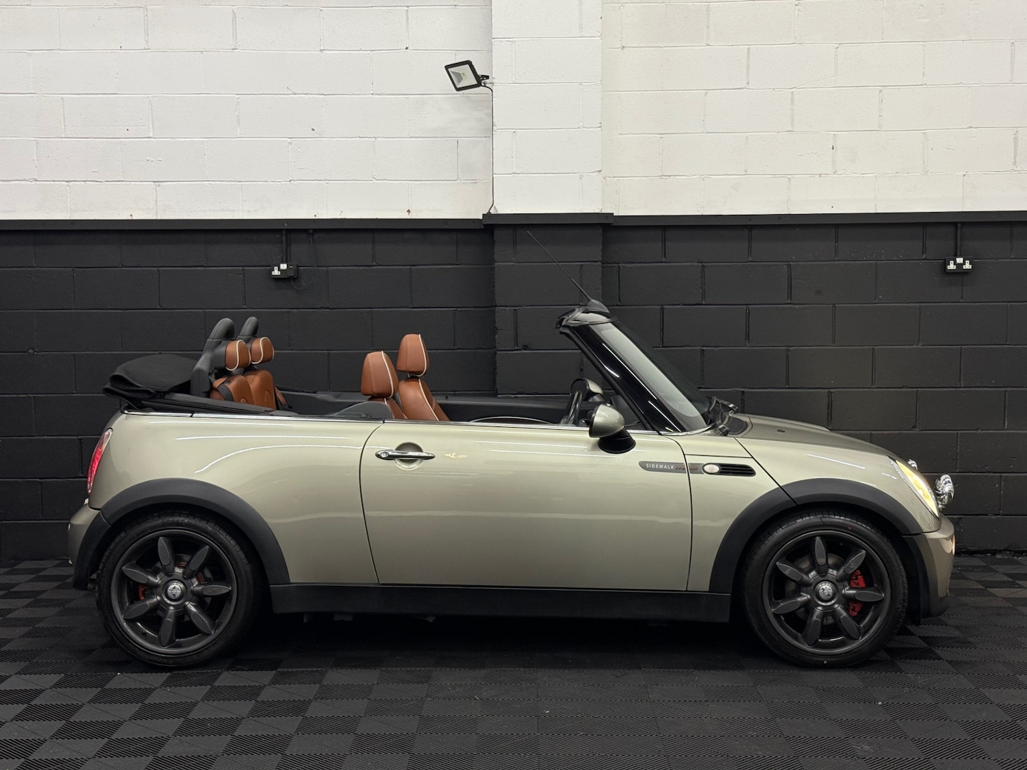 Used MINI Convertible 2008 for sale - 76845993: Photo 2